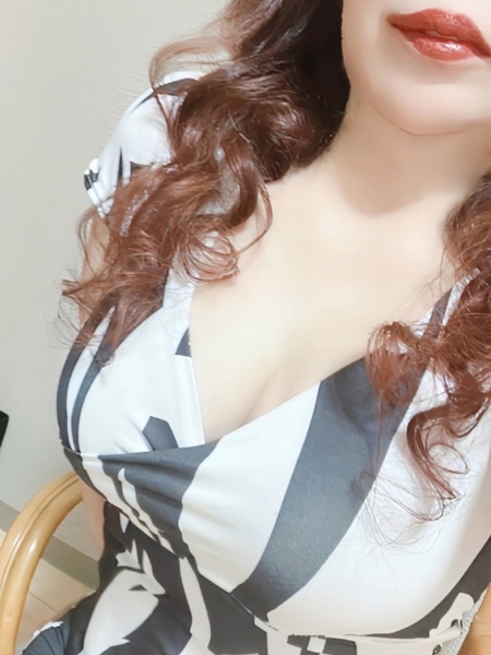 彩子（あやこ） ミセスオンリーワン Mrs.Only One