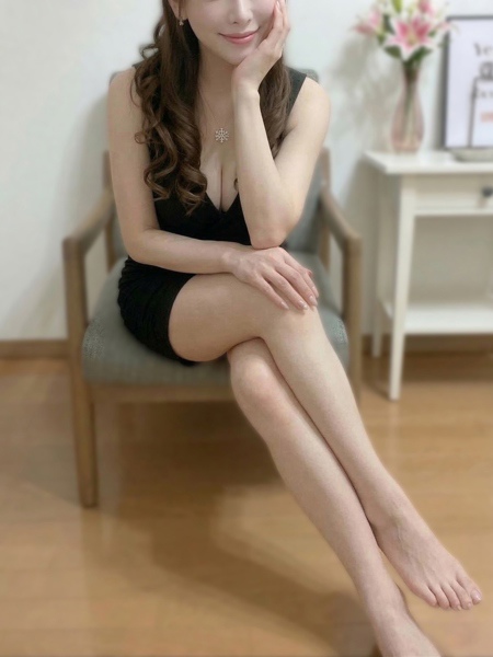 西野(にしの) 結-YUI-ミセス邸のセラピスト