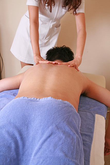 首・肩甲骨のもみほぐし : プレミアムエステ ミヤコ miyako(神戸・福原/風俗エステ)の画像