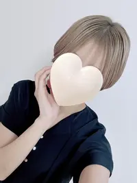 凛とした透明感、清楚な佇まい社会経験の長いオトナ女子は清純派女優さんの様、おっとり柔らかいキレイな声