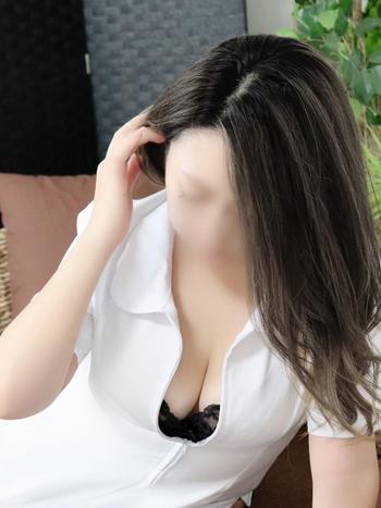 夏希（なつき）(31) メンエスじゃ物足りない方の専門店！Deepの写真1枚目 (姫路発/熟女専門性感マッサージ)